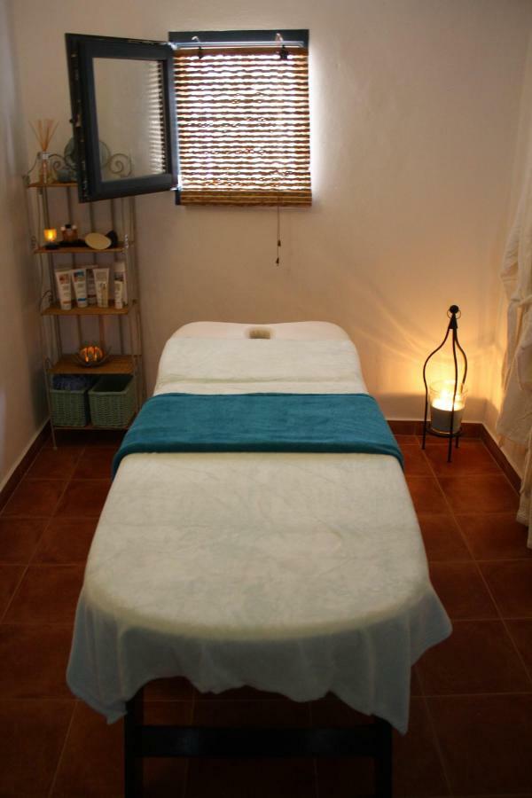 Boutique Bed & Breakfast Casa Utopia Alcaucin Bagian luar foto