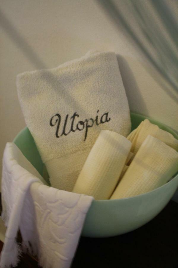 Boutique Bed & Breakfast Casa Utopia Alcaucin Bagian luar foto