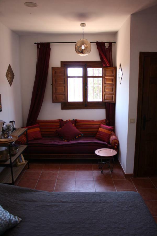 Boutique Bed & Breakfast Casa Utopia Alcaucin Bagian luar foto