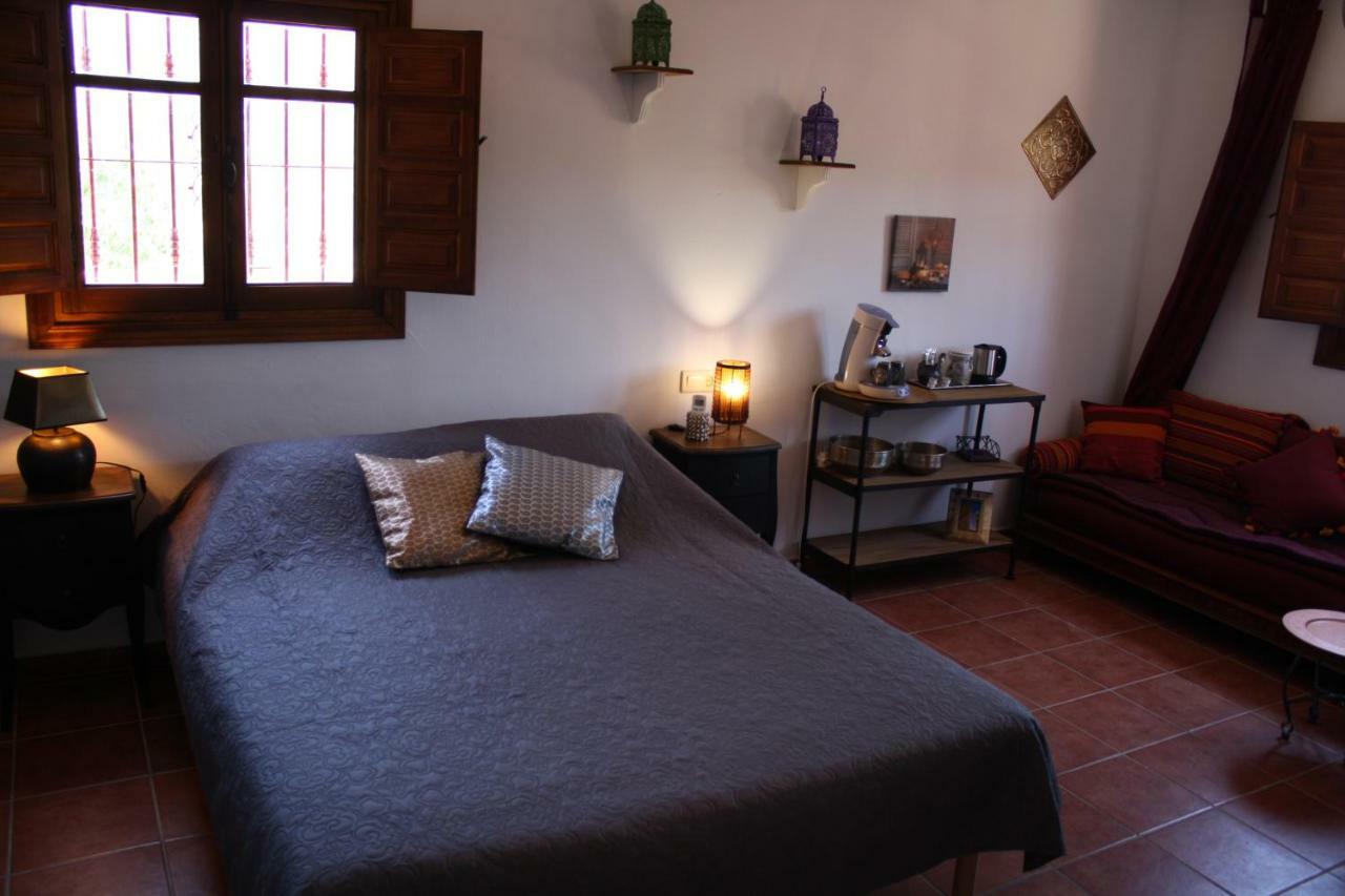 Boutique Bed & Breakfast Casa Utopia Alcaucin Bagian luar foto