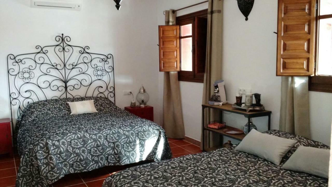 Boutique Bed & Breakfast Casa Utopia Alcaucin Bagian luar foto